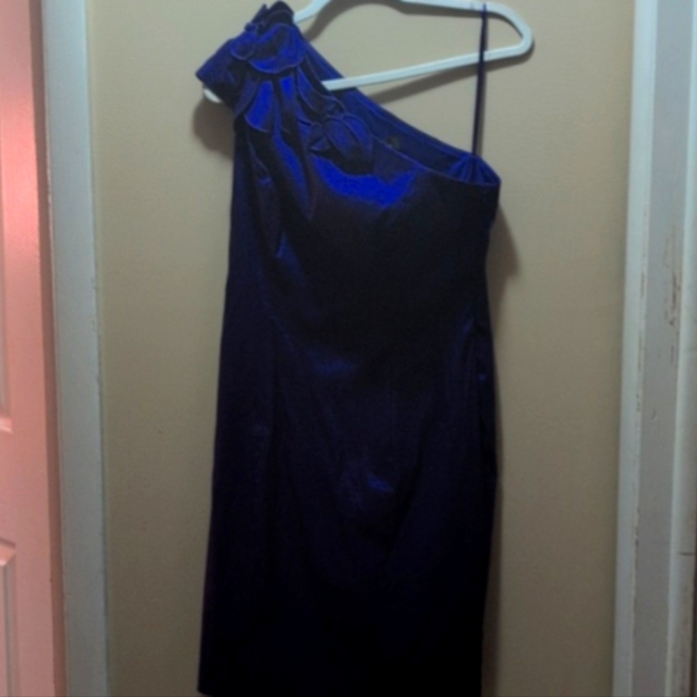 Gorgeous one-shoulder cocktail dress